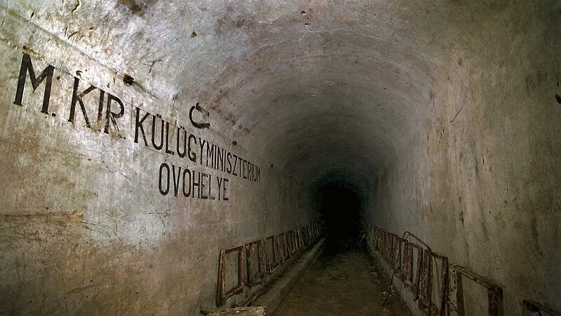 A TÚLÉLÉS VÁROSKÉPLETEI, AVAGY BUDAPEST-UNDERGROUND