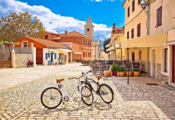 DÉLIDŐ, MEDITERRÁN VÁROSBAN