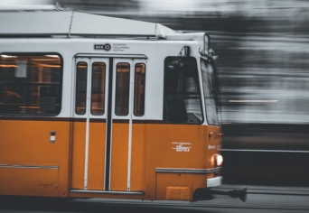 TÚLSÁGOSAN VÁRTAD