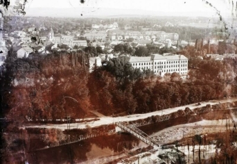 KÉZ A VÁLLON! – KÉZ A KÉZBEN