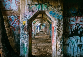 TÉVHITEKEN INNEN! – TÉVTANOKON TÚL?