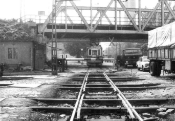 AZUTÁN VAGY ÉPP ELŐZŐLEG