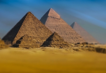 PIRAMISOK FORDÍTOTT LOGIKÁJA