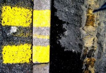 VERSES MEZÍTELEN A JÁRDASZÉLEN