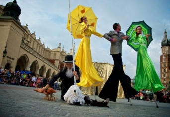 SZÍNHÁZ AZ EGÉSZ UTCA…