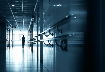 VAGY HITVÁNY ÁPOLÓ