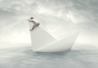 TÉRDEMRE HÚZTAM FEHÉR TRIKÓMAT