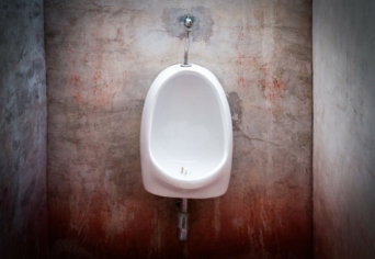 EGY FÉLIG LEPUKKANT VÉCÉBEN