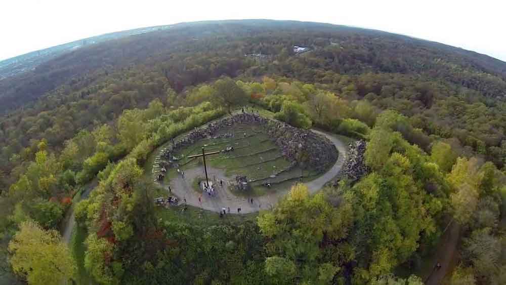 SÉTA A SZEMÉT-DOMBON