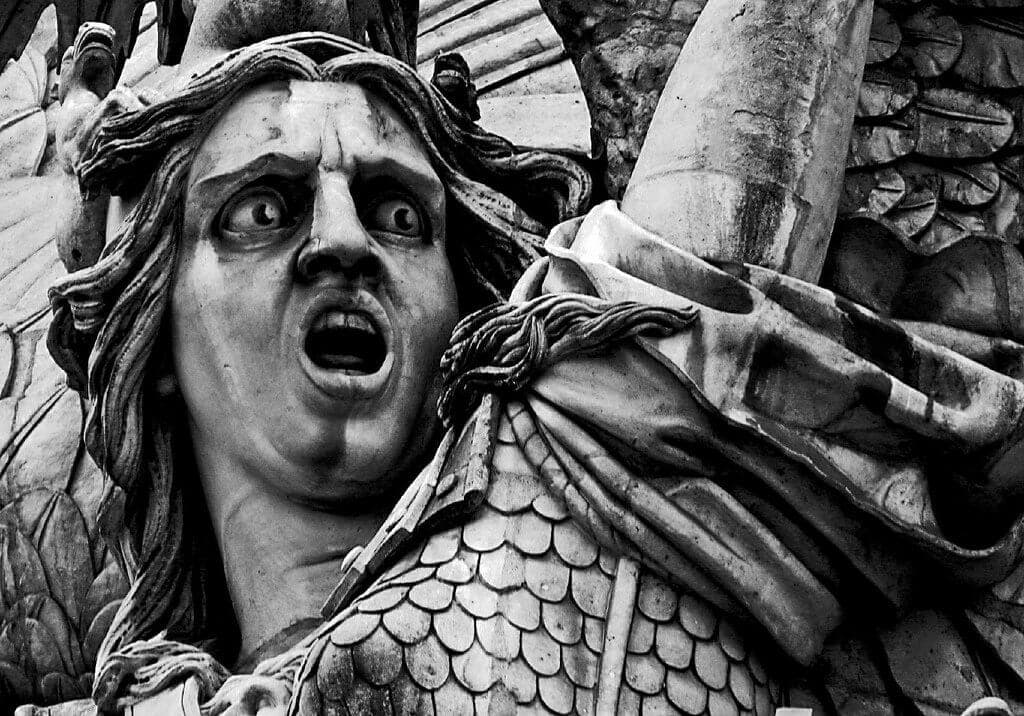 A MEGLEPŐ LÁTVÁNY