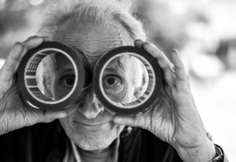 HOLT KÖLTŐK SORÁN