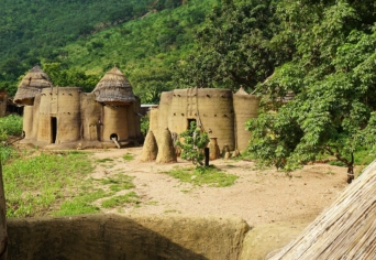 DÉLUTÁN, ILLÉLÁBAN