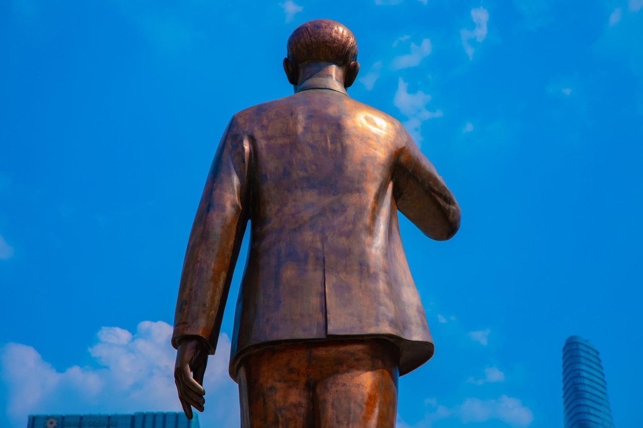 NEM MIND ARÁNY, AMI FÉNYLIK