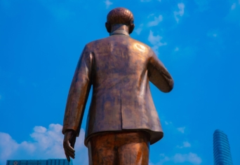 NEM MIND ARÁNY, AMI FÉNYLIK