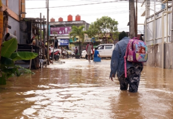 „AZÉRT A VÍZ AZ ÚR“