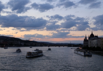 TÚL ÖKONÓMIÁN ÉS ÖKOLÓGIÁN: A DUNÁRÓL 