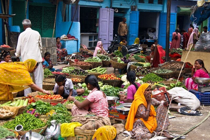 ELADÓ AZ EGÉSZ VILÁG