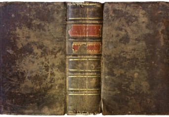 KI AZ ÍRÁSTUDÓ? KI AZ ÁRULÓ?