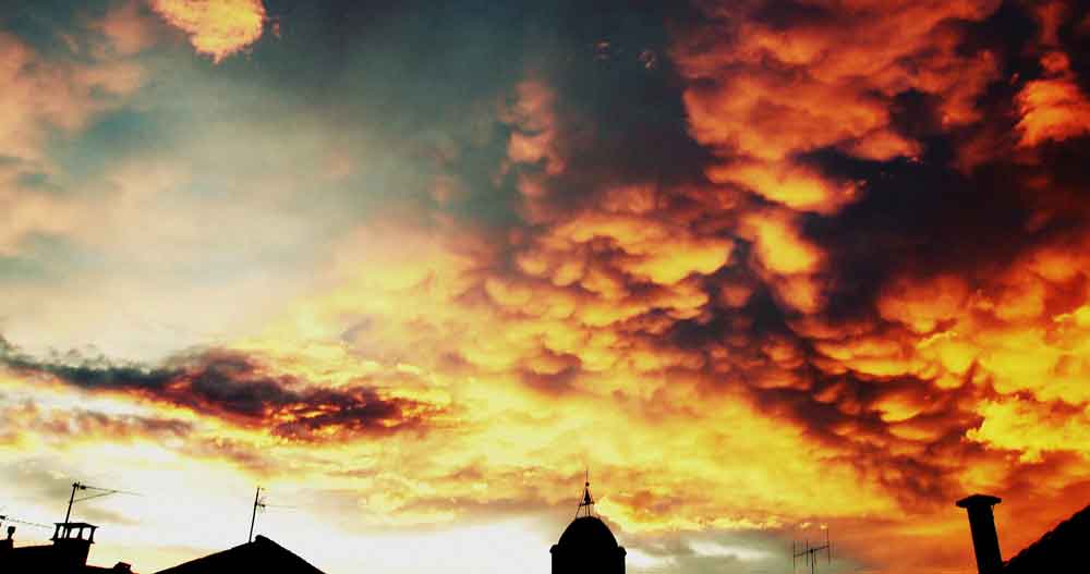 NYÚJTÓZÁS A FELHŐTAKARÓIG