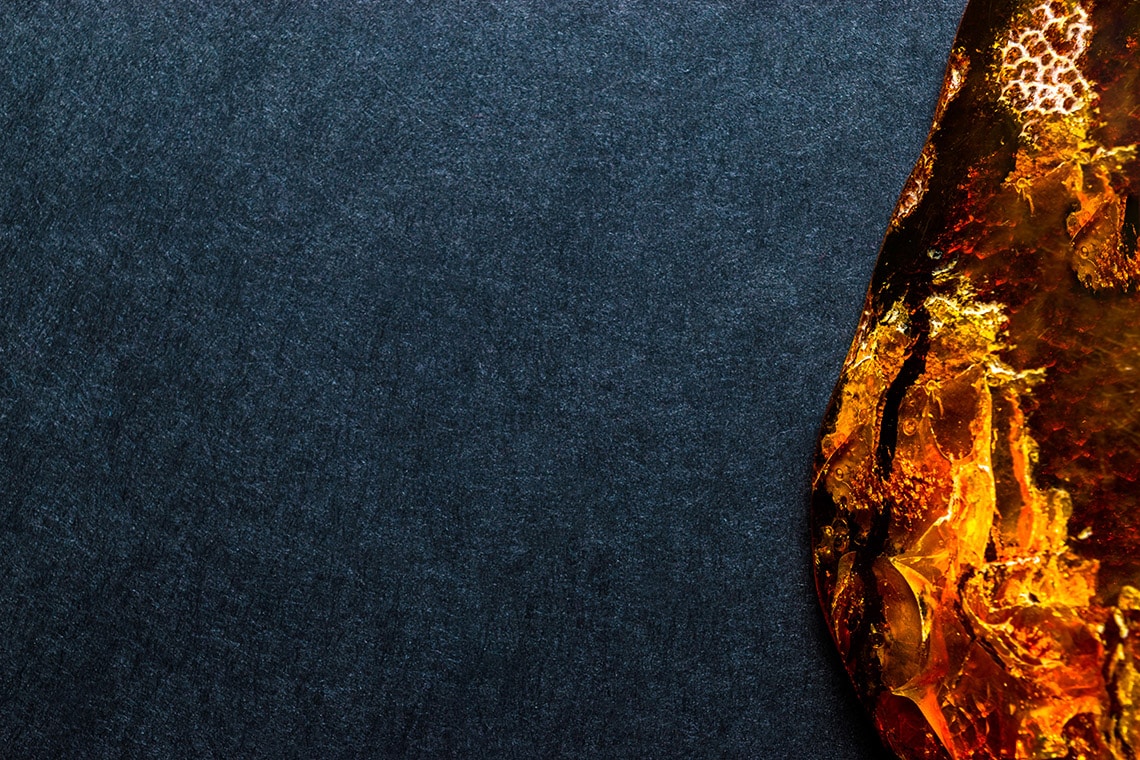 BOROSTYÁNKŐBE ZÁR AZ ÉJ