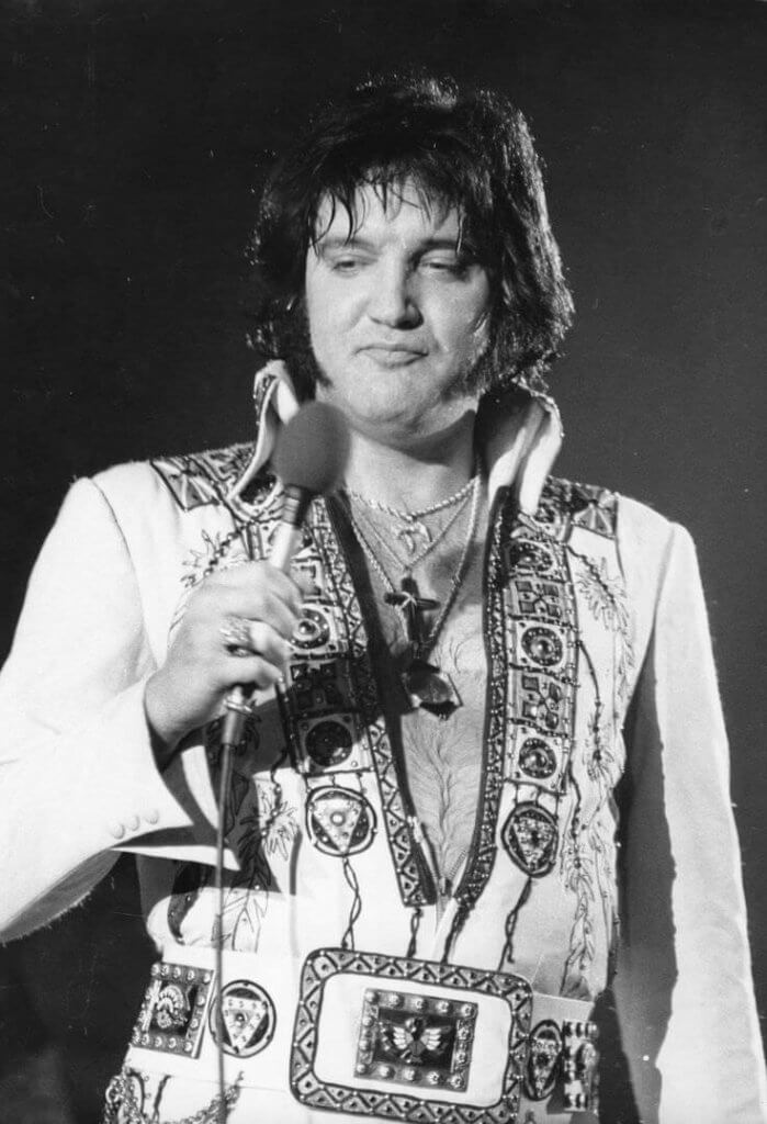 1977:  American rock 'n' roll singer Elvis Presley (1935 - 1977), who became one of the most popular singers in the world in the mid 1950's.  (Photo by Peter L. Gould/Peter Gould/Image Makers/Keystone/Getty Images)